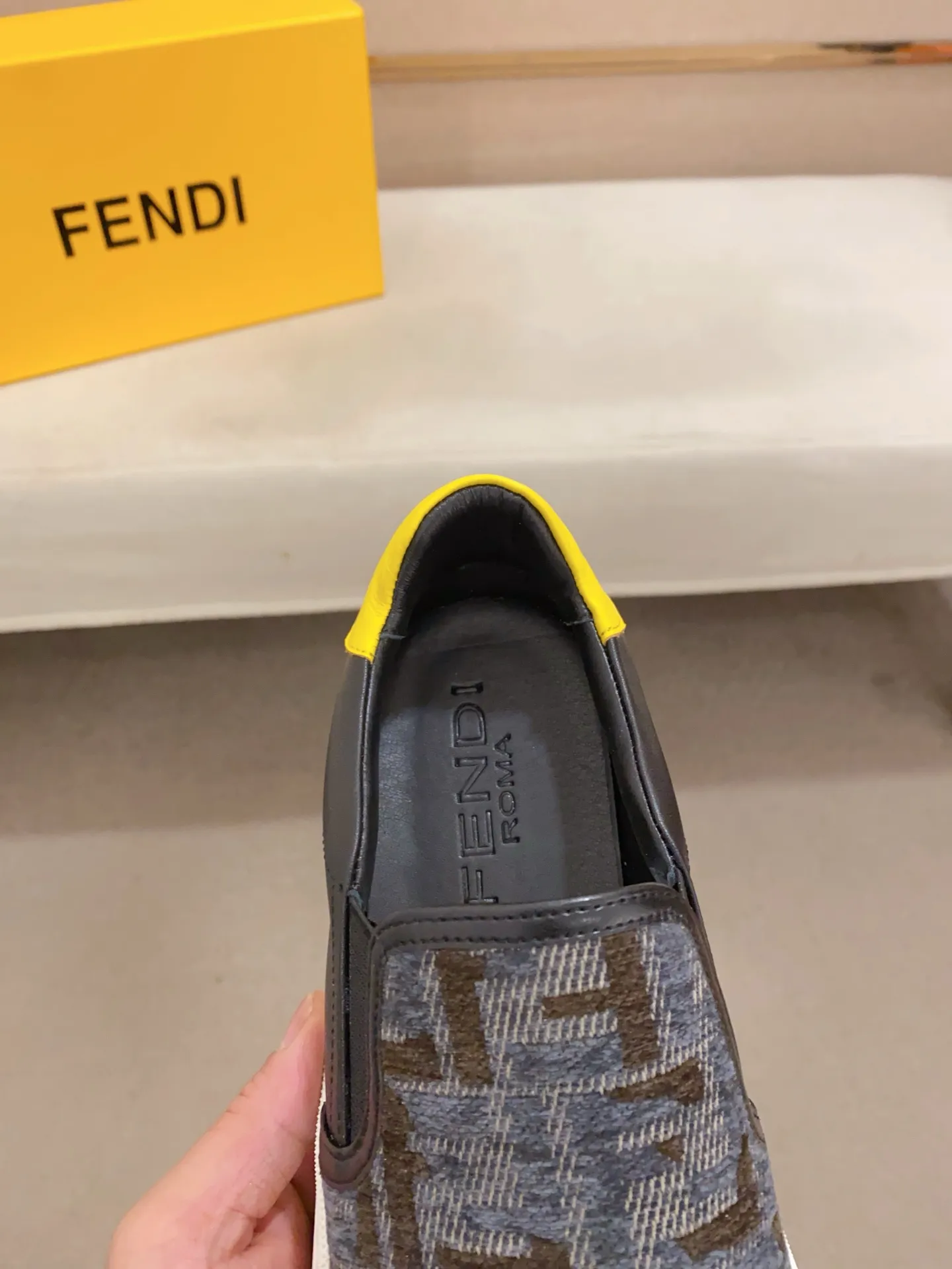 Men's shoes 💰 400💰 (fendi) New style 👊🏻 upper 🇮🇹 imported cowhide fabric 🇩🇪 lining imported sheepskin lining. The original outsole is molded to highlight the identity of every man, and the upper foot is elegant and stable🚶🏻🚶🏻The high-end custom counters reproduce the original version📯No matter the wind or rain, the shoe last remains unchanged and can withstand the verification of time🔍️,🔵 Size: 38-44